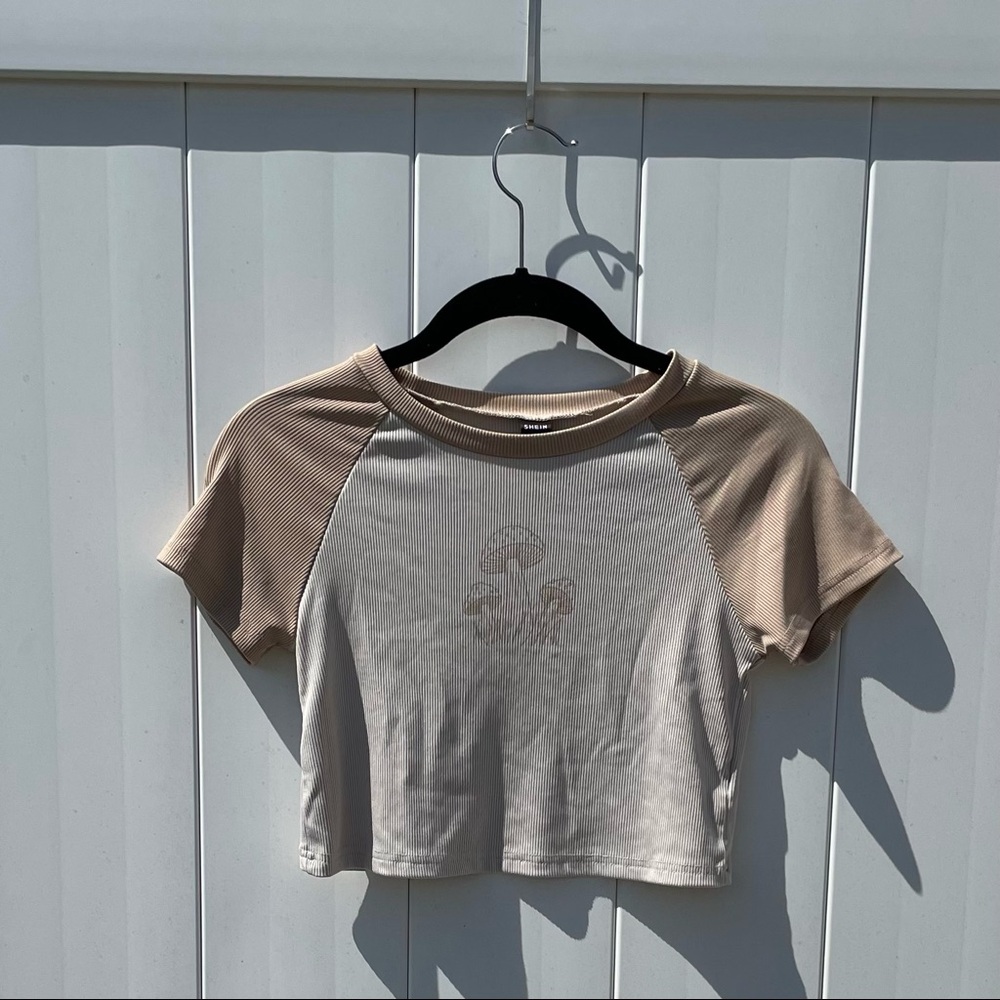 Shein Mushroom Print Raglan Cropped T-Shirt, Women's Size XS, Tan Beige Ribbed
